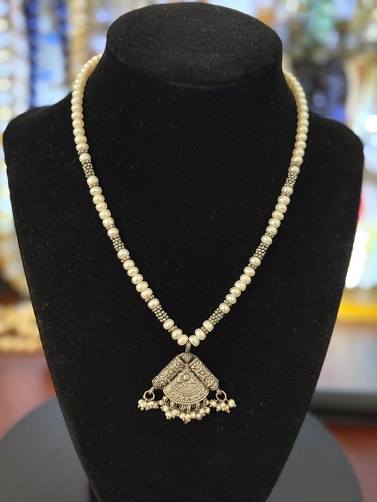 Intricate Pewter Pendant and Fresh Water Pearl Necklace - Picture 4 of 9